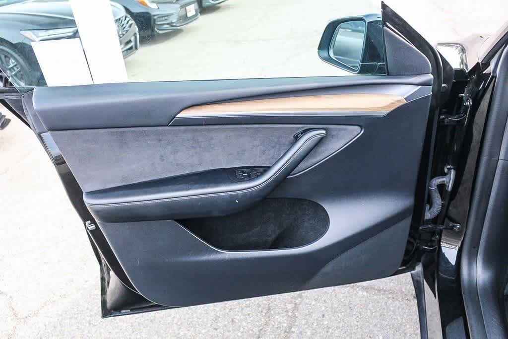 Thumbnail: 2023 Tesla Model Y - 21