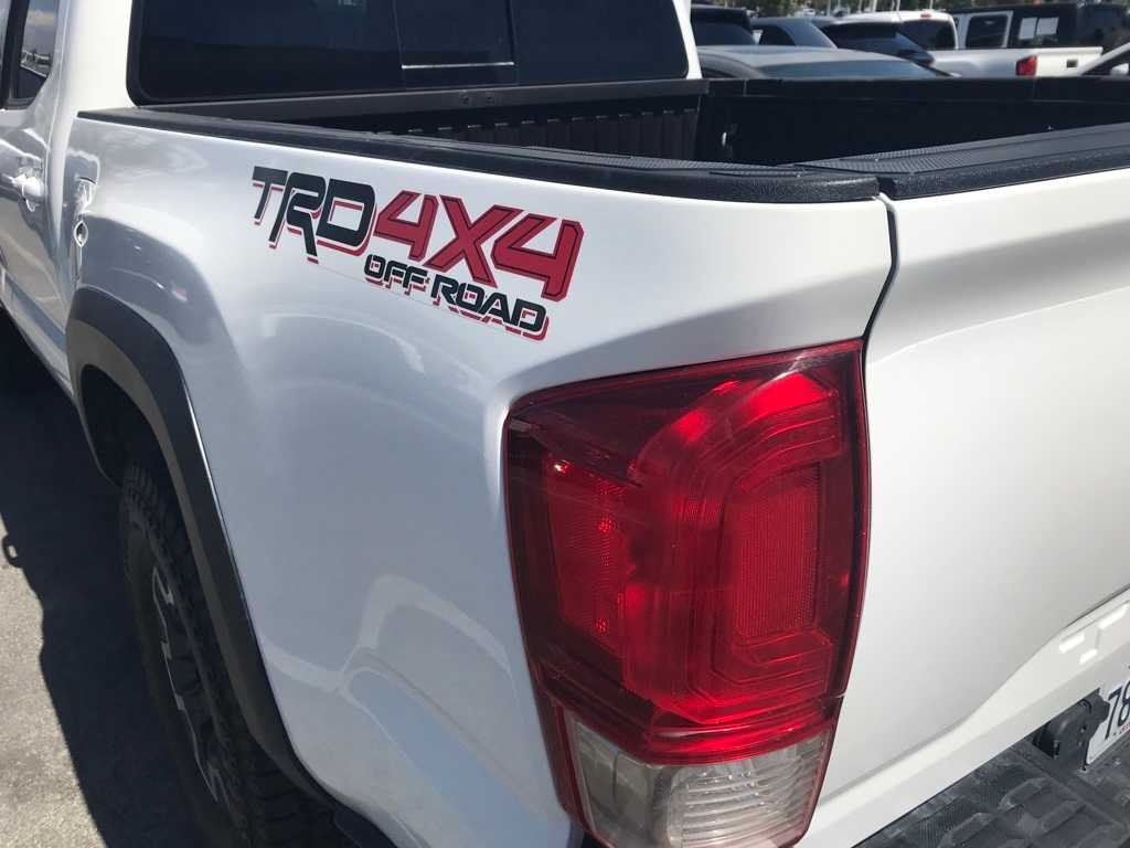 Thumbnail: 2017 Toyota Tacoma - 9