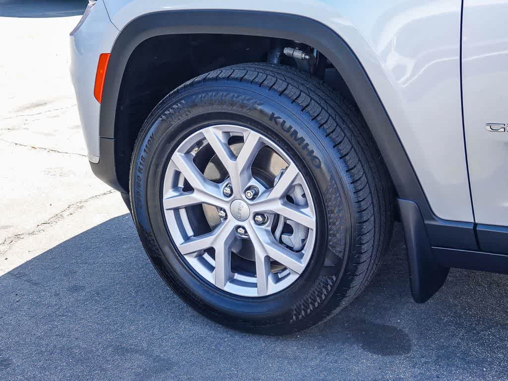 Thumbnail: 2022 Jeep Grand Cherokee - 9