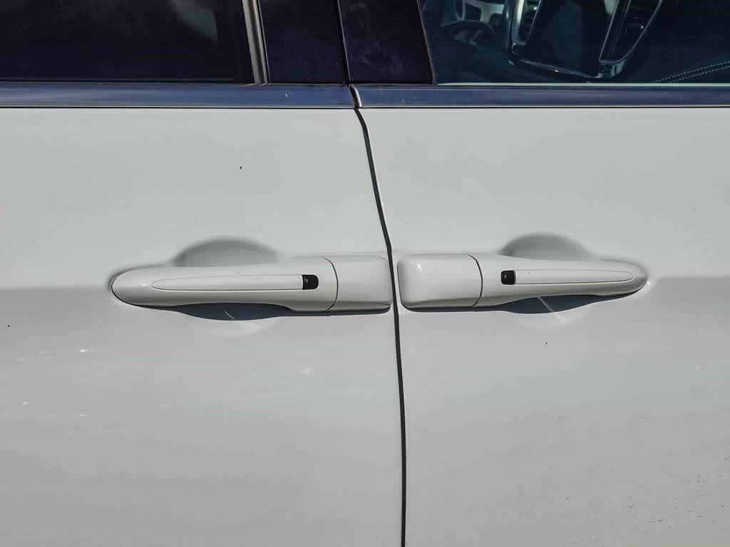 Thumbnail: 2023 Chrysler Pacifica - 10