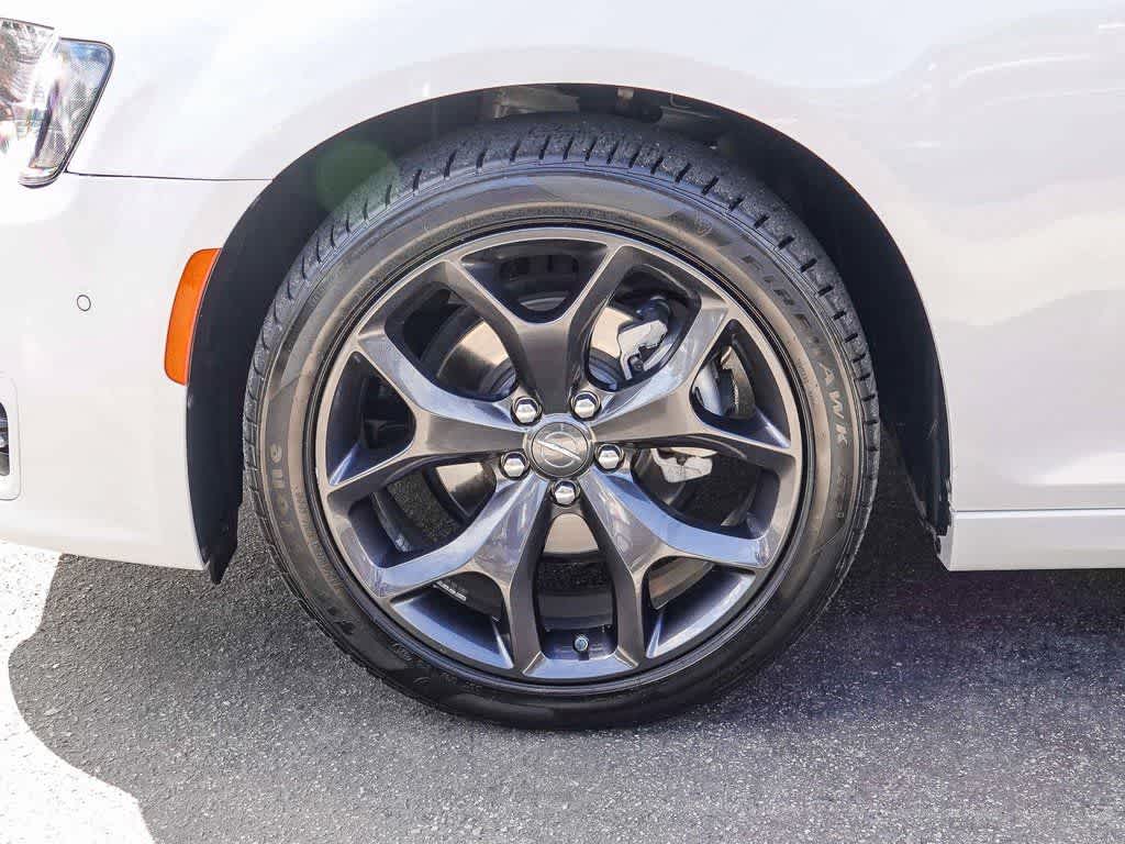 Thumbnail: 2023 Chrysler 300 - 9