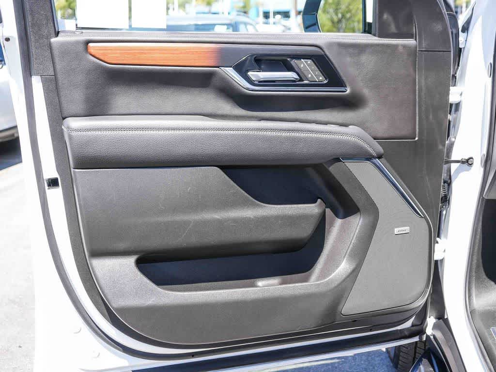 Thumbnail: 2025 GMC Yukon XL - 23