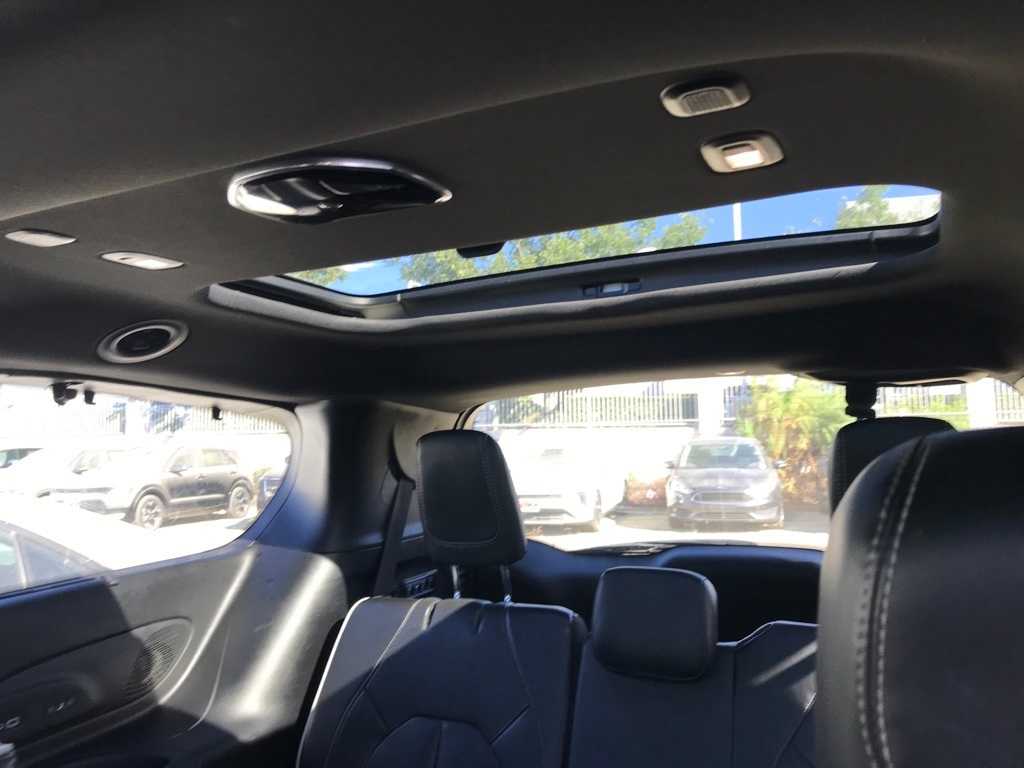 Thumbnail: 2021 Chrysler Pacifica - 10
