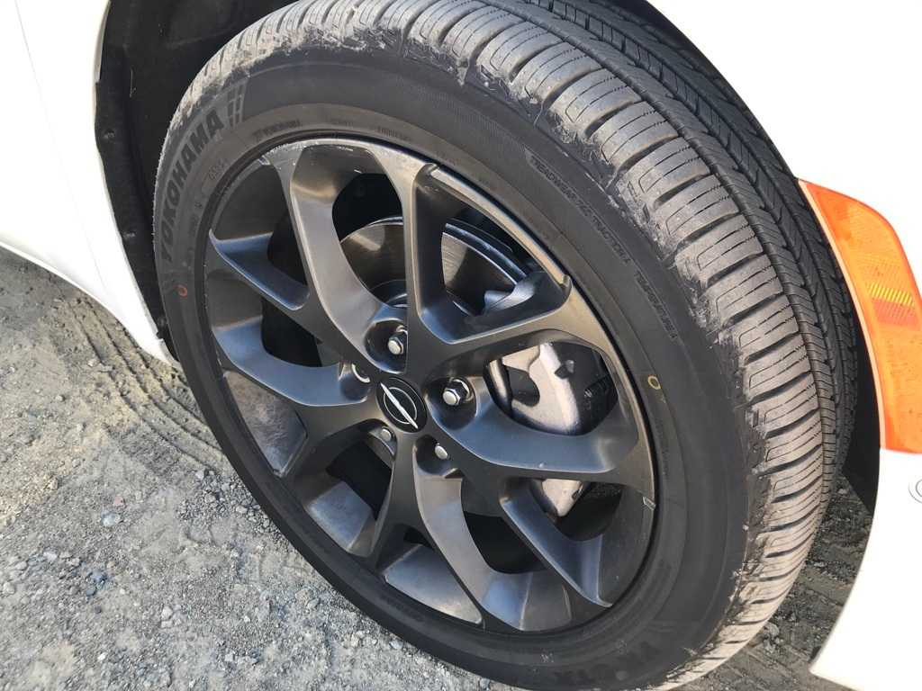 Thumbnail: 2021 Chrysler Pacifica - 3