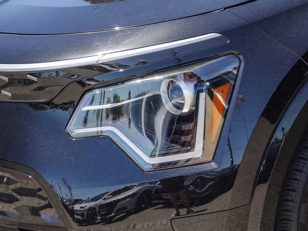 Thumbnail: 2023 Kia Niro - 8