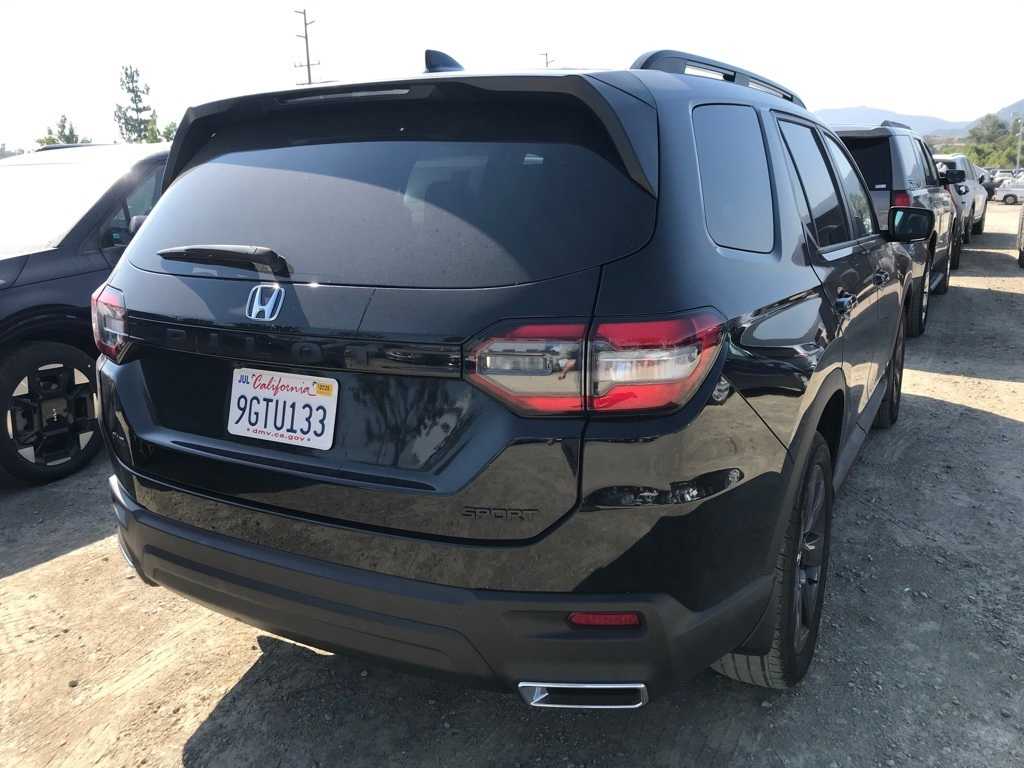 Thumbnail: 2023 Honda Pilot - 4