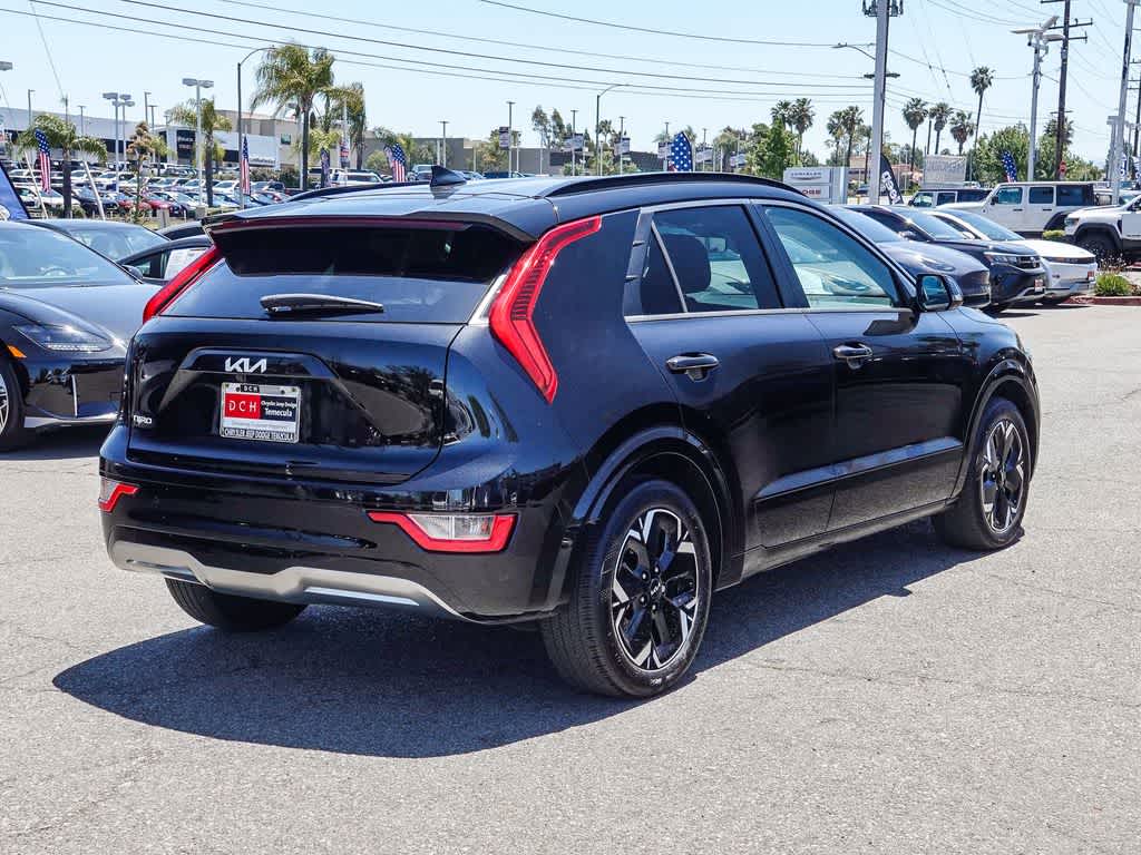 Thumbnail: 2023 Kia Niro - 4