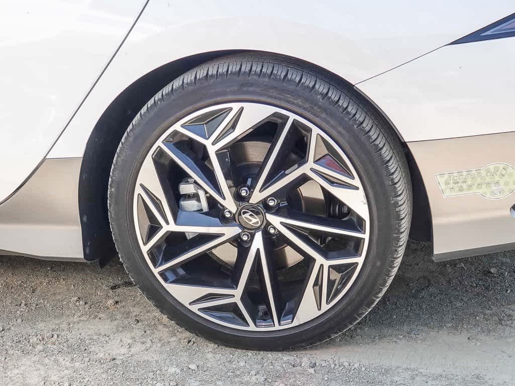 Thumbnail: 2023 Hyundai Ioniq 6 - 16
