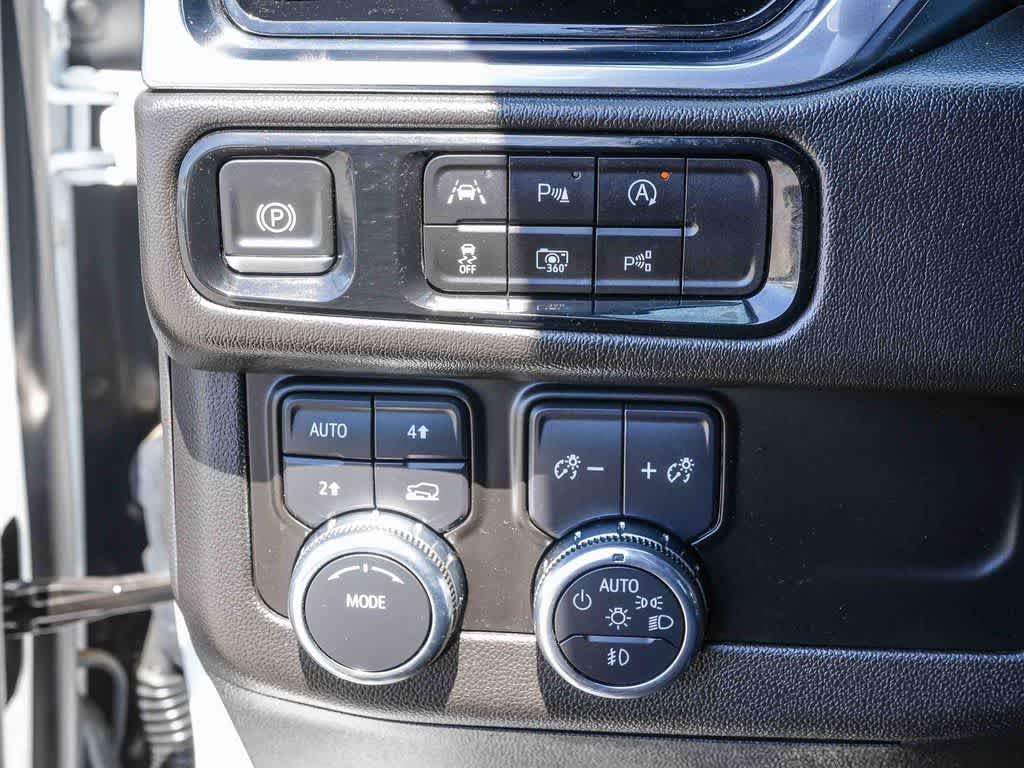 Thumbnail: 2025 GMC Yukon XL - 21