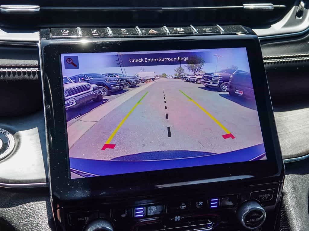 Thumbnail: 2022 Jeep Grand Cherokee - 22