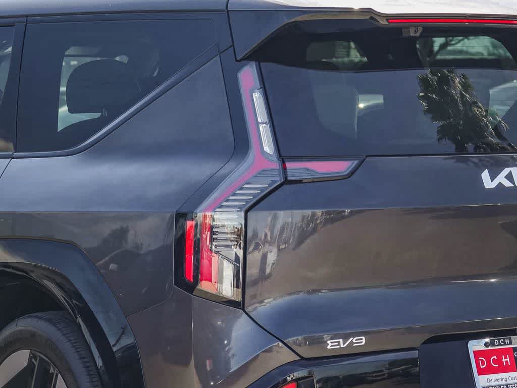 Thumbnail: 2024 Kia EV9 - 7