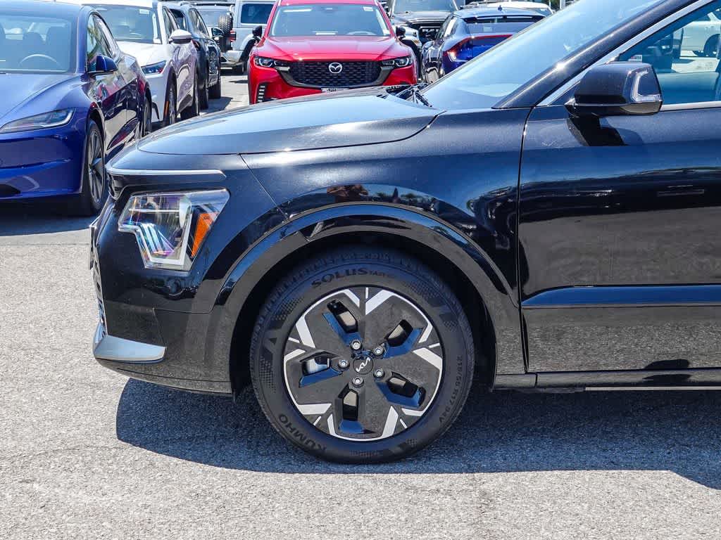 Thumbnail: 2023 Kia Niro - 9