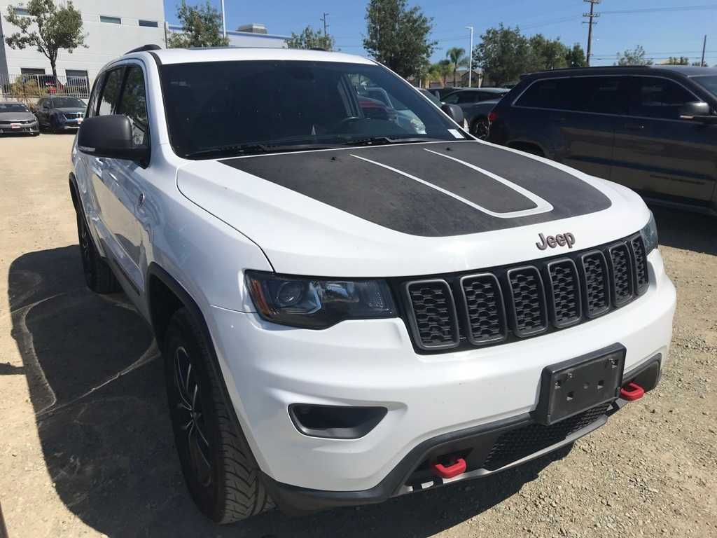 Thumbnail: 2017 Jeep Grand Cherokee - 3