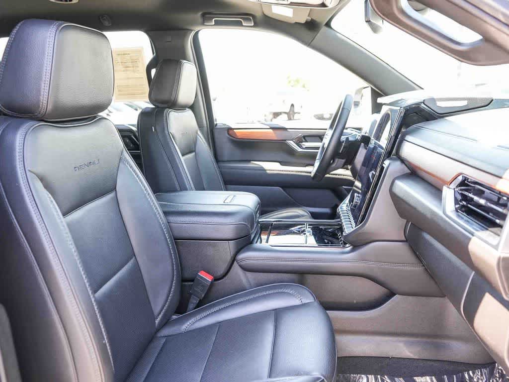 Thumbnail: 2025 GMC Yukon XL - 16