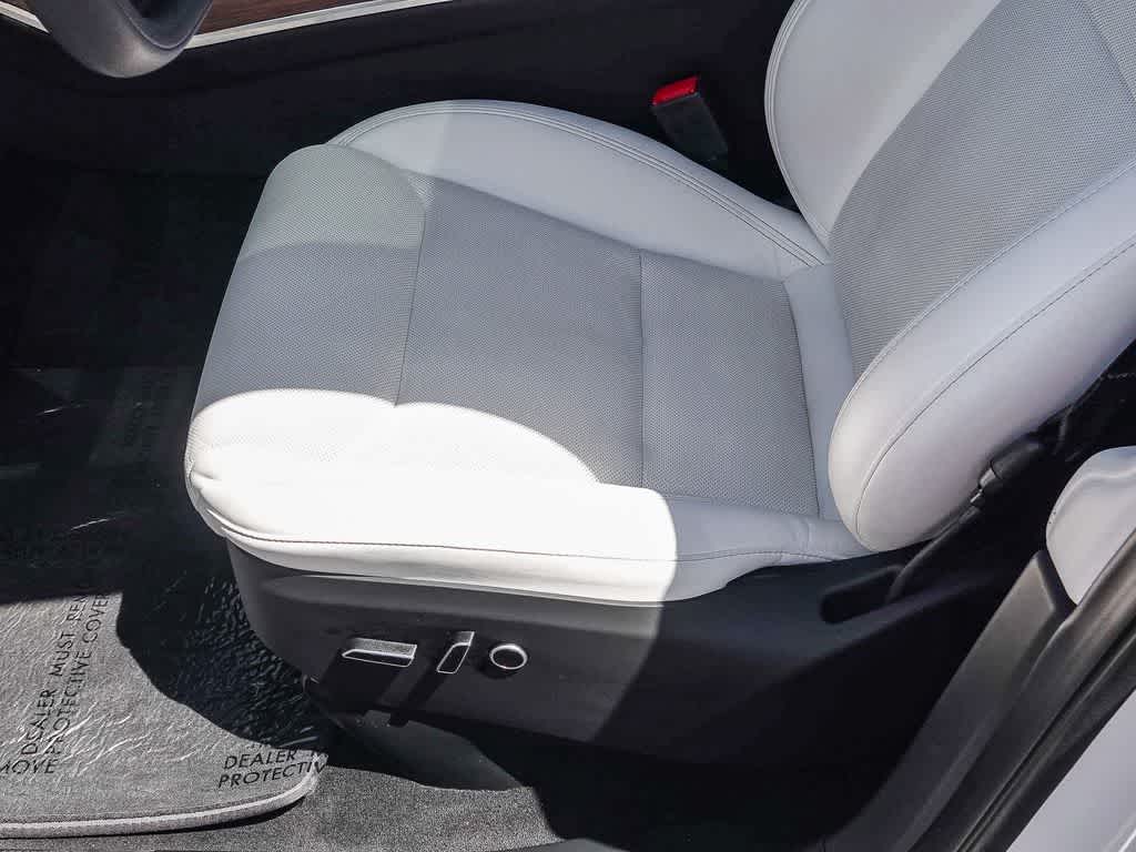 Thumbnail: 2022 Tesla Model X - 19