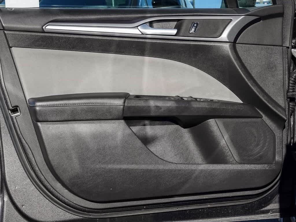 Thumbnail: 2016 Ford Fusion - 19