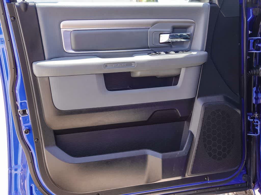 Thumbnail: 2019 RAM 1500 Classic - 19