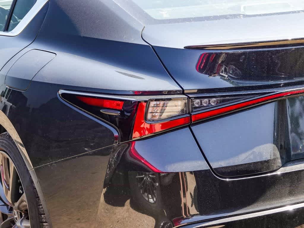 2025 Lexus IS 300 14
