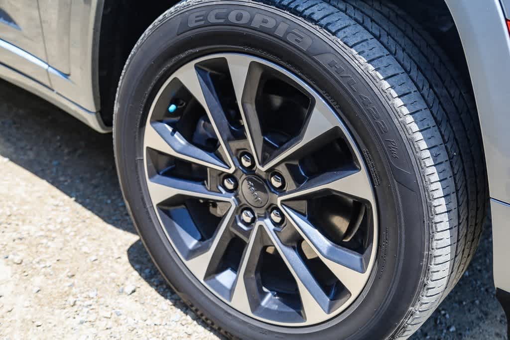 Thumbnail: 2022 Jeep Grand Cherokee - 14
