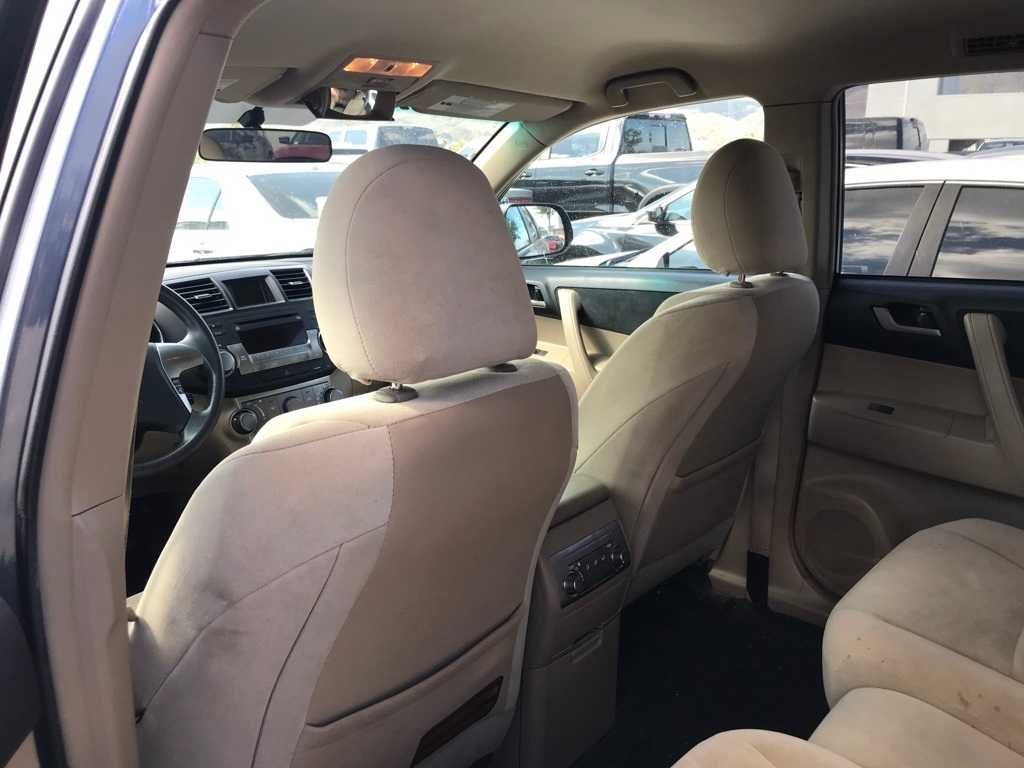 Thumbnail: 2011 Toyota Highlander - 9