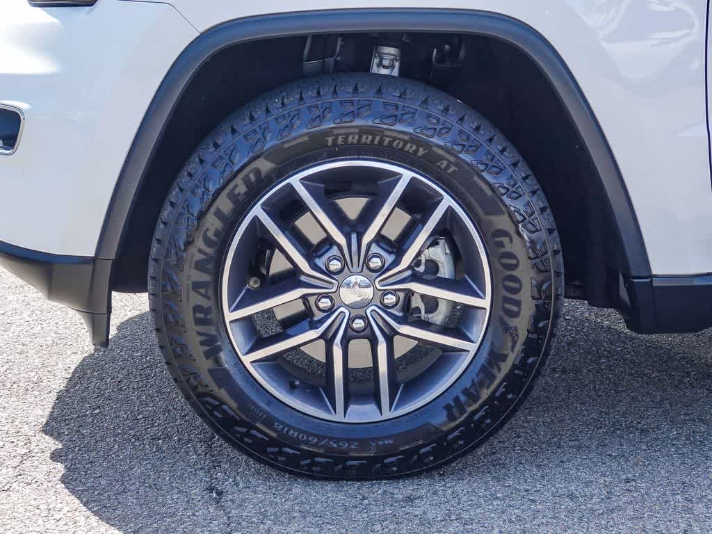 Thumbnail: 2017 Jeep Grand Cherokee - 10