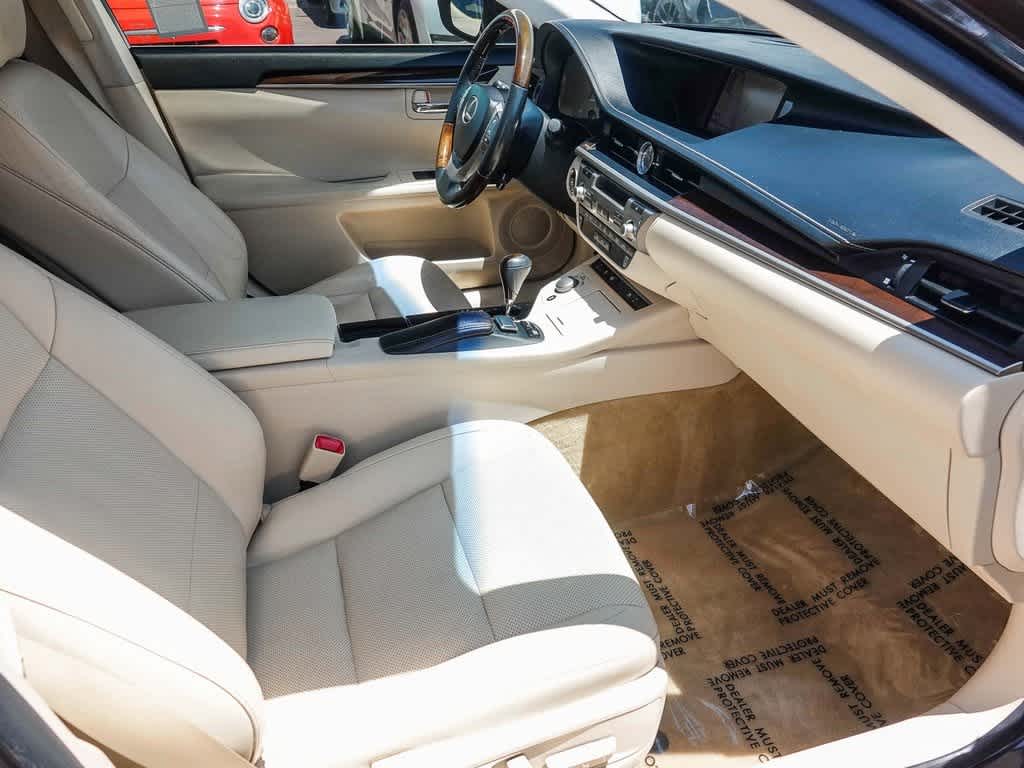 Thumbnail: 2013 Lexus ES - 16