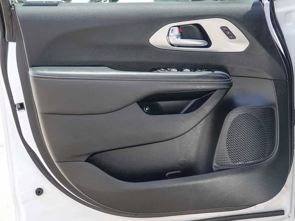 Thumbnail: 2024 Chrysler Pacifica - 18