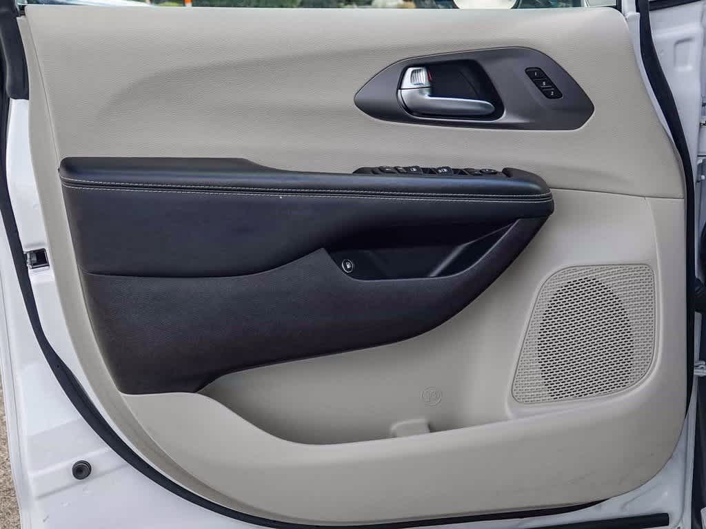 Thumbnail: 2024 Chrysler Pacifica - 19