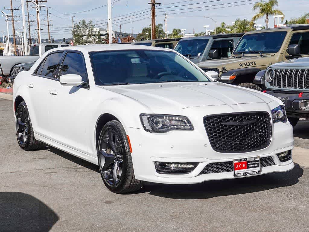 Thumbnail: 2023 Chrysler 300 - 3