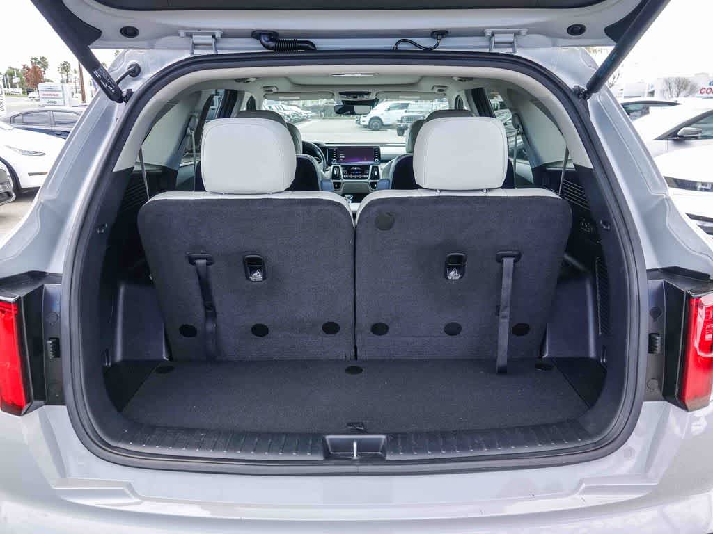 Thumbnail: 2023 Kia Sorento - 25