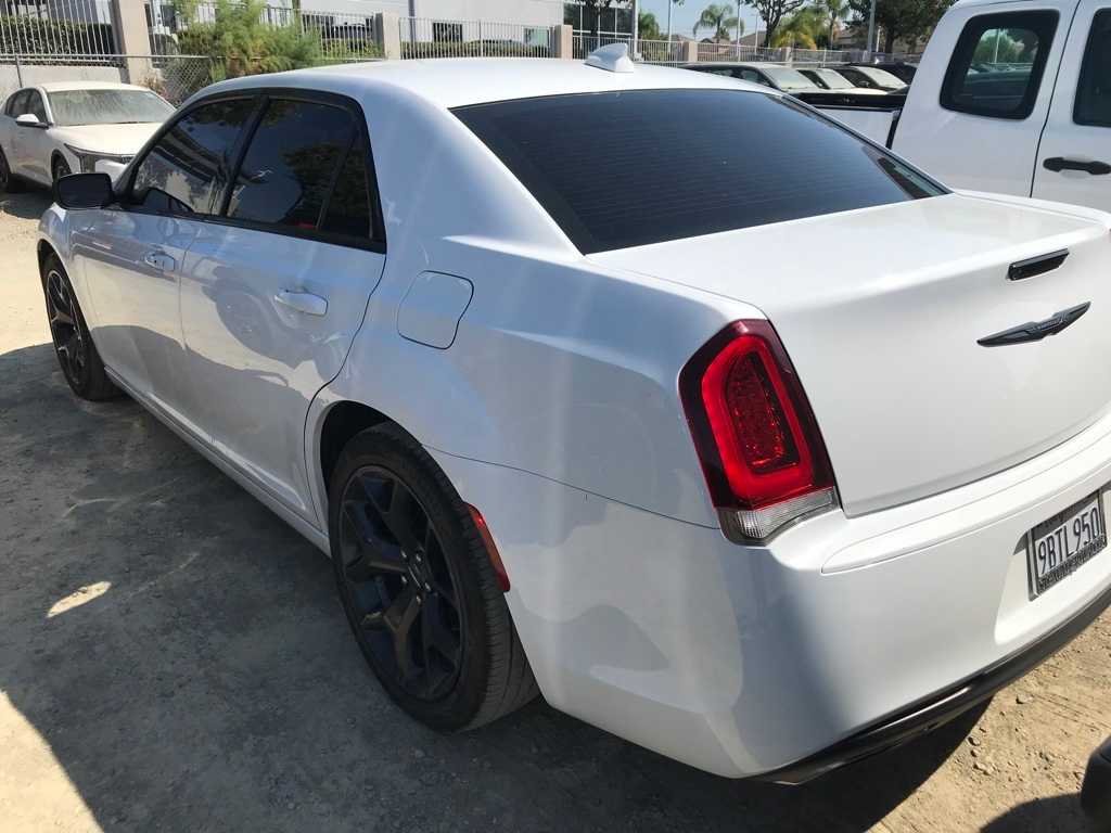Thumbnail: 2020 Chrysler 300 - 4