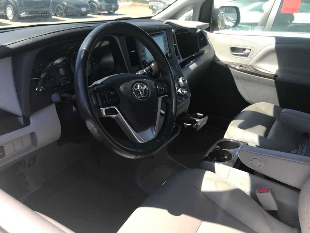 Thumbnail: 2020 Toyota Sienna - 7