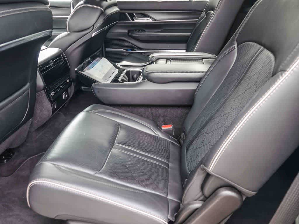 Thumbnail: 2024 Jeep Grand Wagoneer L - 17