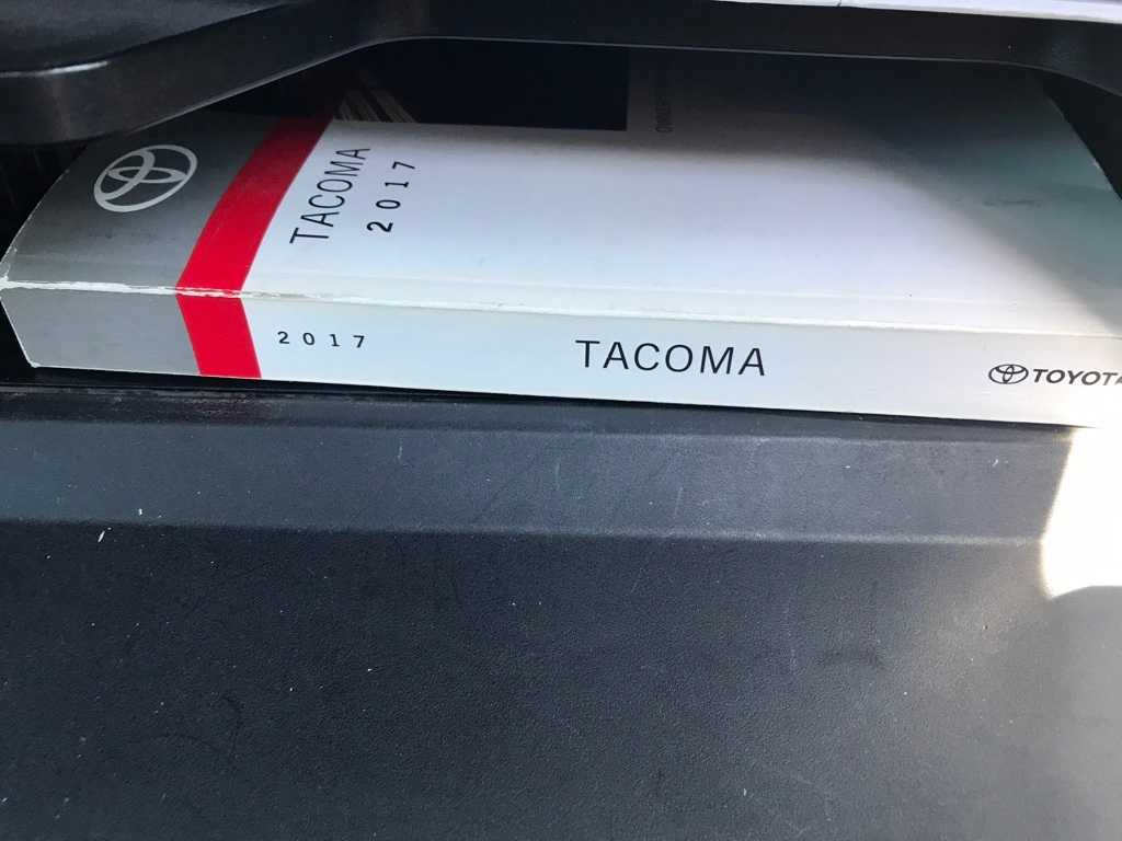 Thumbnail: 2017 Toyota Tacoma - 18
