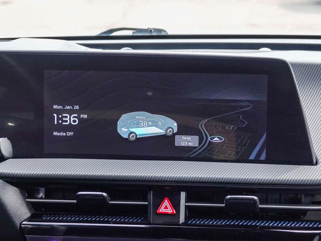 Thumbnail: 2022 Kia EV6 - 13