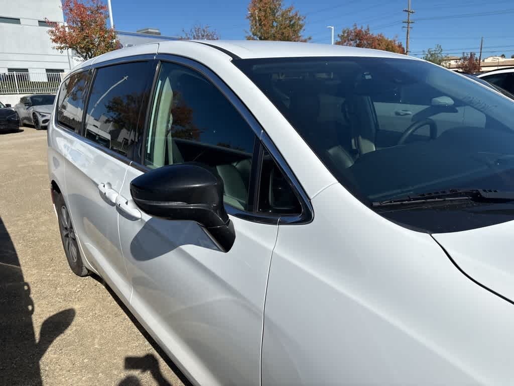 Certified 2024 Chrysler Pacifica Plug-In Hybrid Select Van Passenger Van