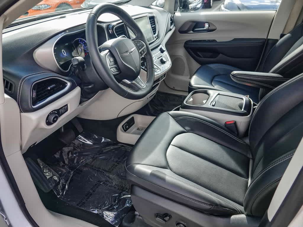 Thumbnail: 2024 Chrysler Pacifica - 16