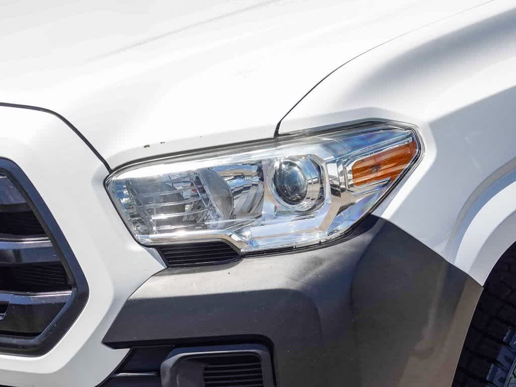 Thumbnail: 2017 Toyota Tacoma - 6