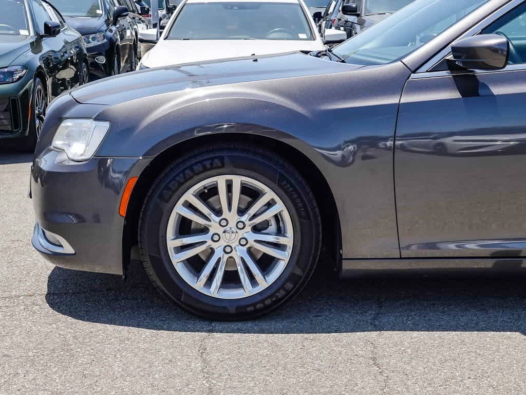 Thumbnail: 2017 Chrysler 300 - 9