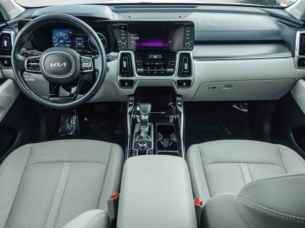 Thumbnail: 2023 Kia Sorento - 11