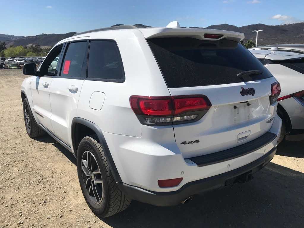Thumbnail: 2017 Jeep Grand Cherokee - 5
