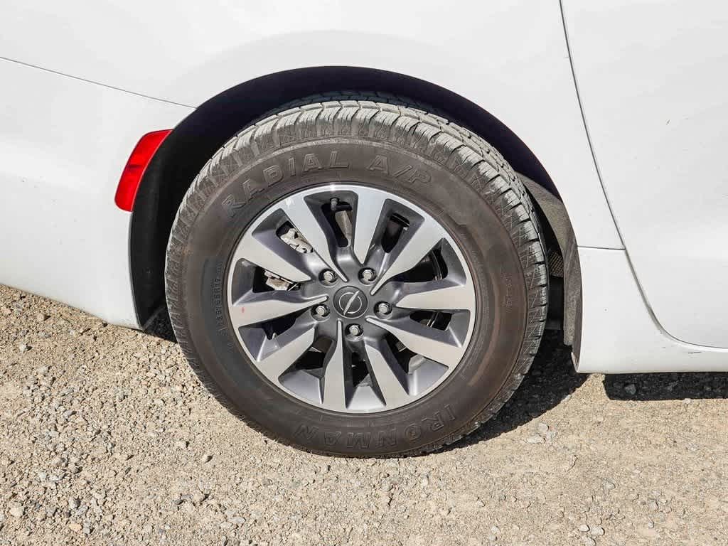 Thumbnail: 2023 Chrysler Pacifica - 11