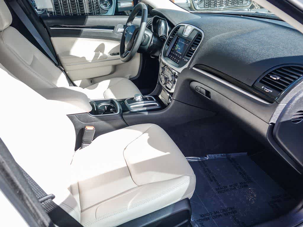 Thumbnail: 2023 Chrysler 300 - 15