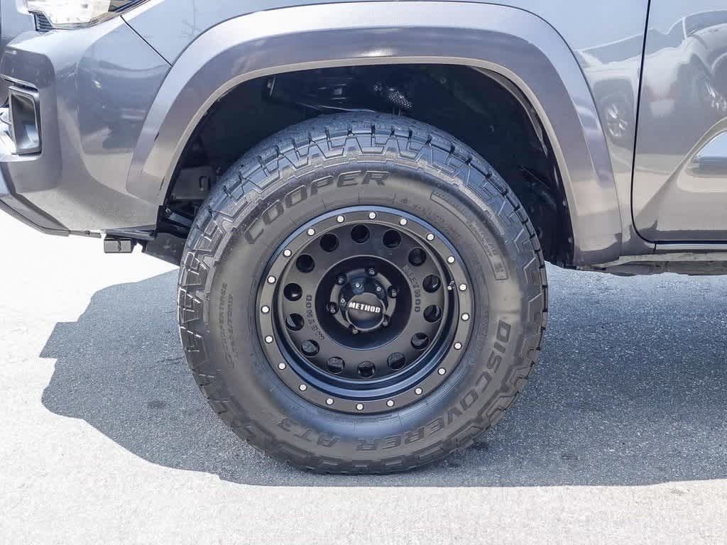 Thumbnail: 2019 Toyota Tacoma - 9