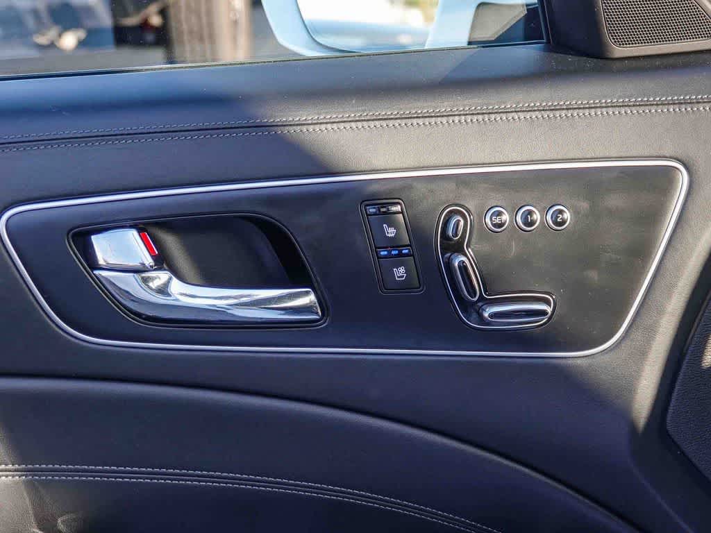 Thumbnail: 2017 Kia K900 - 17