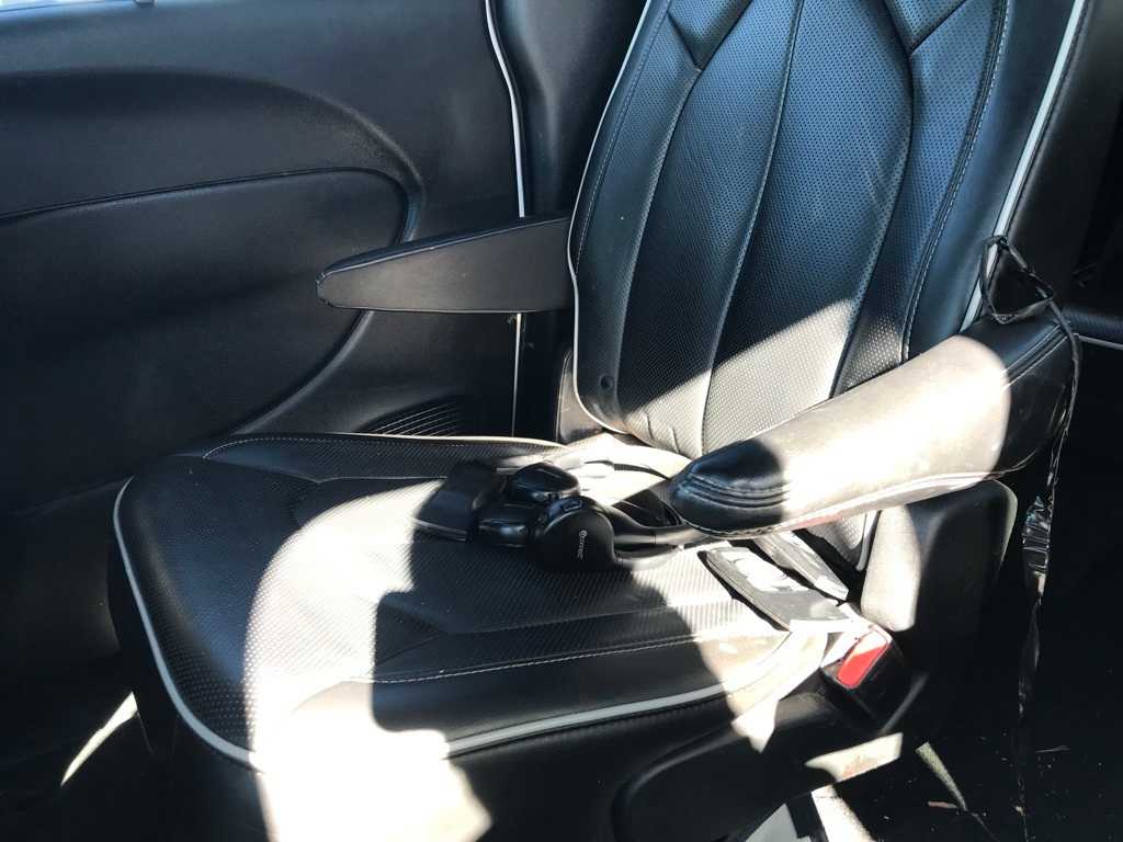 Thumbnail: 2021 Chrysler Pacifica - 8