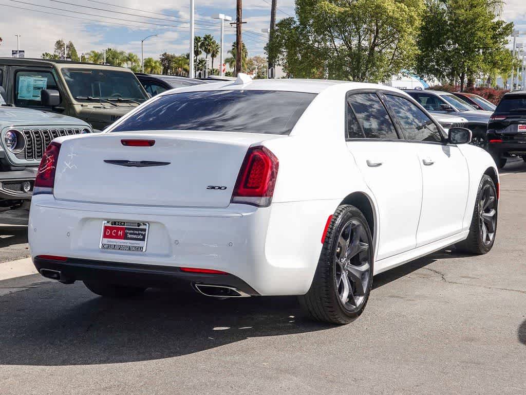 Thumbnail: 2023 Chrysler 300 - 4