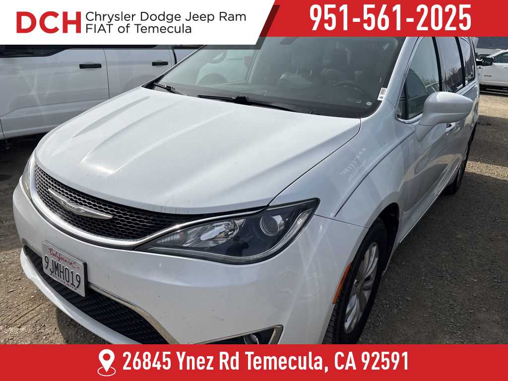 2017 Chrysler Pacifica Touring L -
                  Temecula, CA
