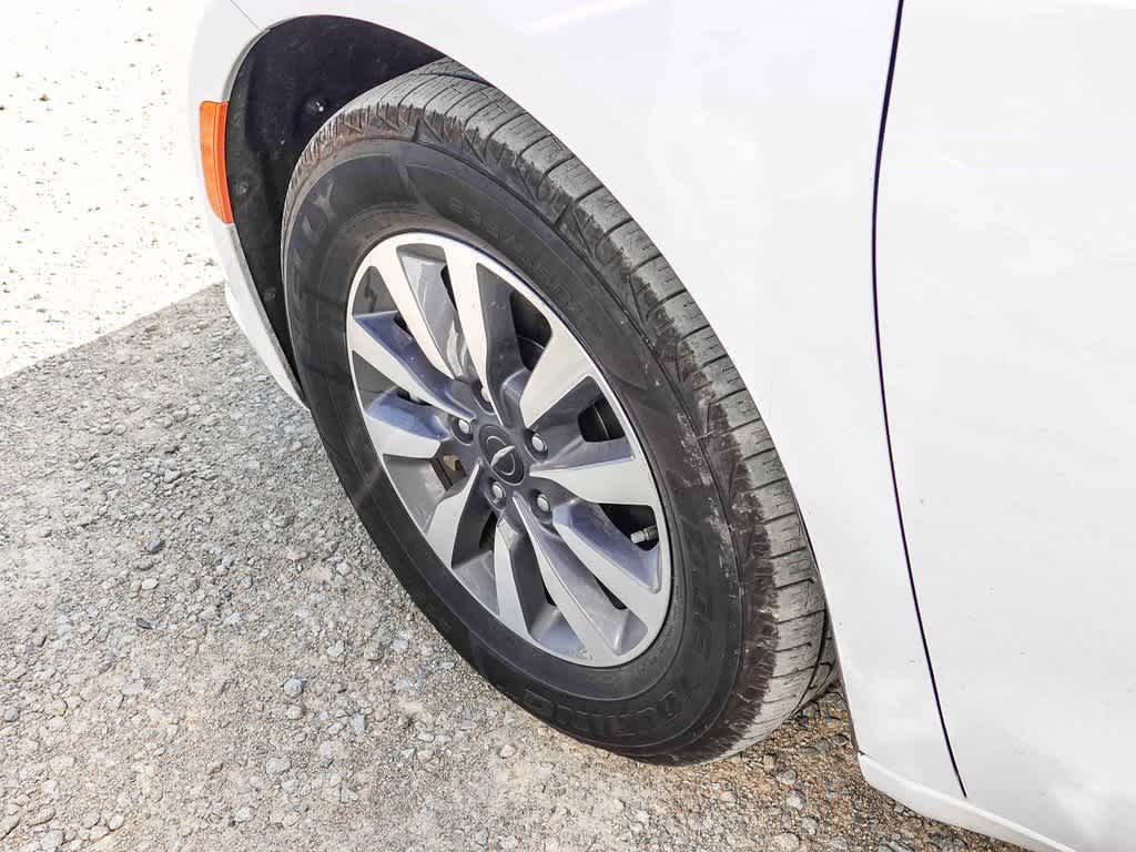 Thumbnail: 2023 Chrysler Pacifica - 22