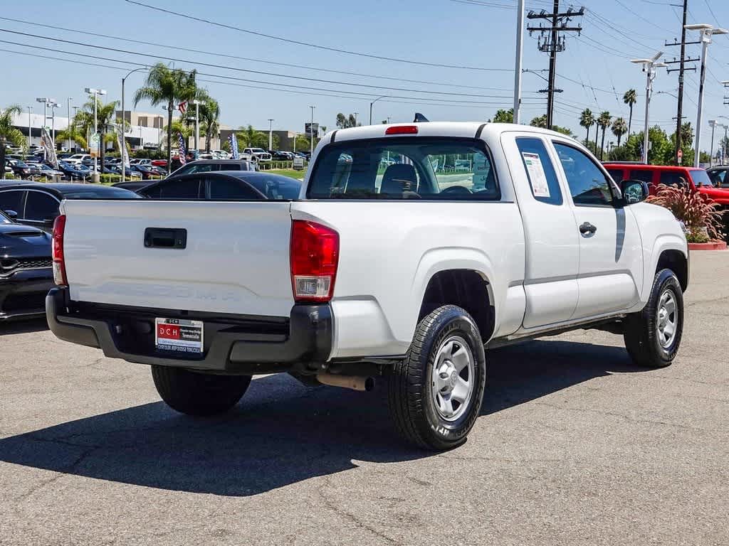Thumbnail: 2017 Toyota Tacoma - 4